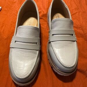 Gray Journee lugs. 7